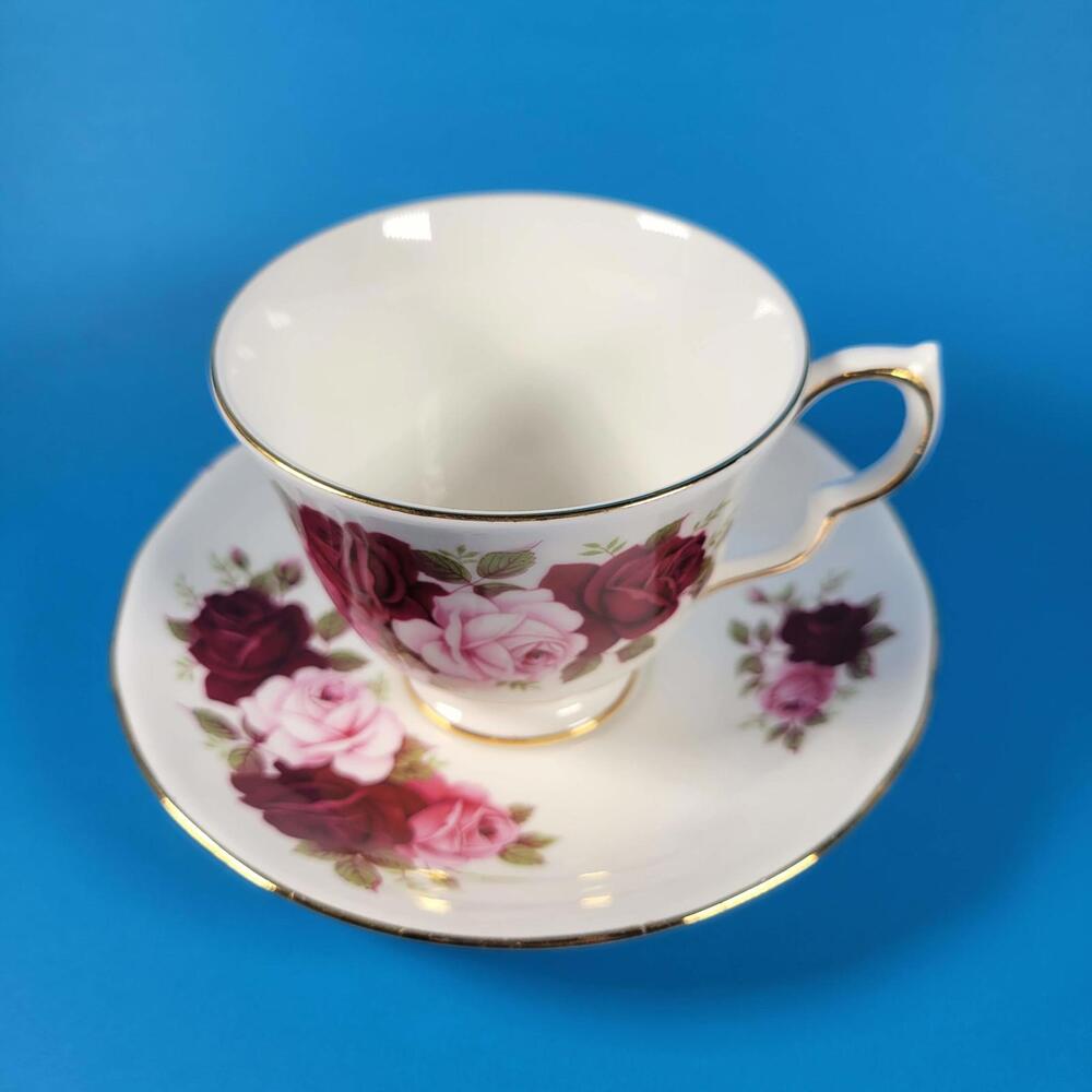 Queen Anne Bone China Vintage Tea Cup Made In England Patt. No 8660 READ